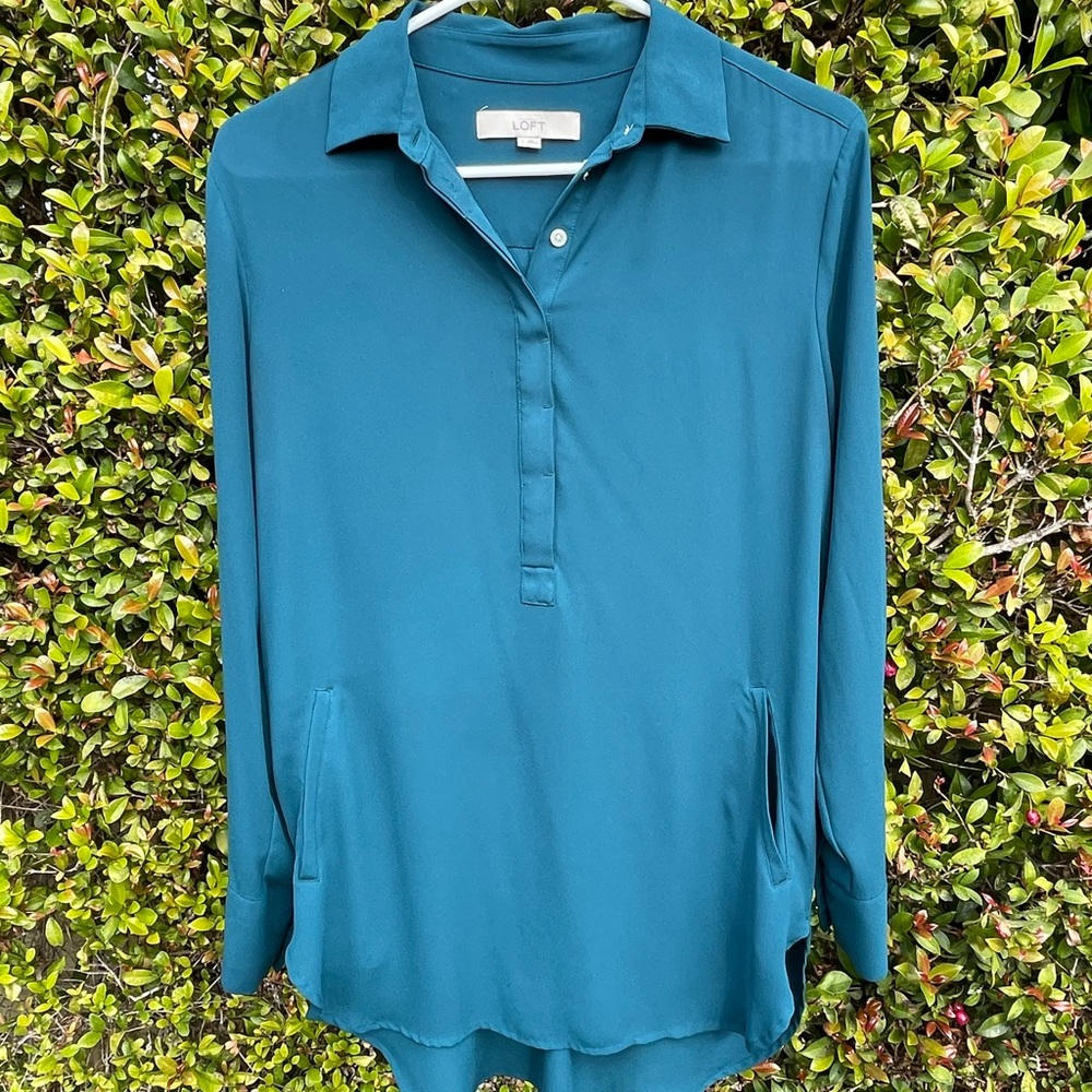 Ann Taylor Loft Button Up Blouse with pockets!